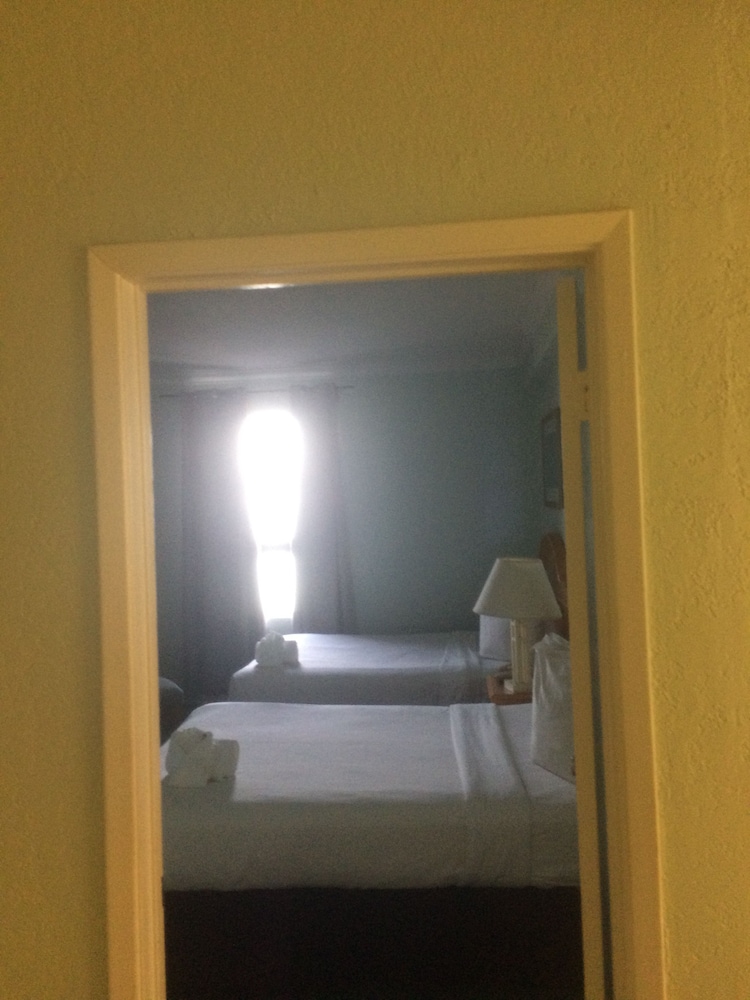 Hollywood Beach Resort one Bedroom Sleeps 6 - photo 5