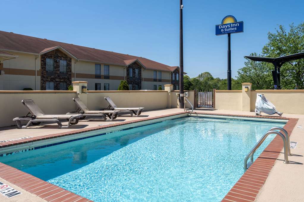 Days Inn & Suites by Wyndham Commerce - photo 6