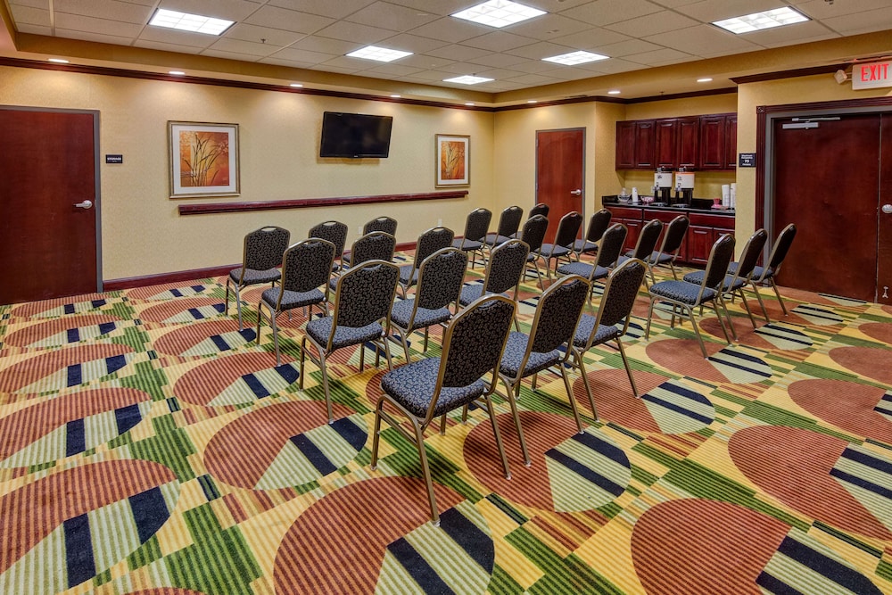 Hampton Inn Corsicana - photo 41