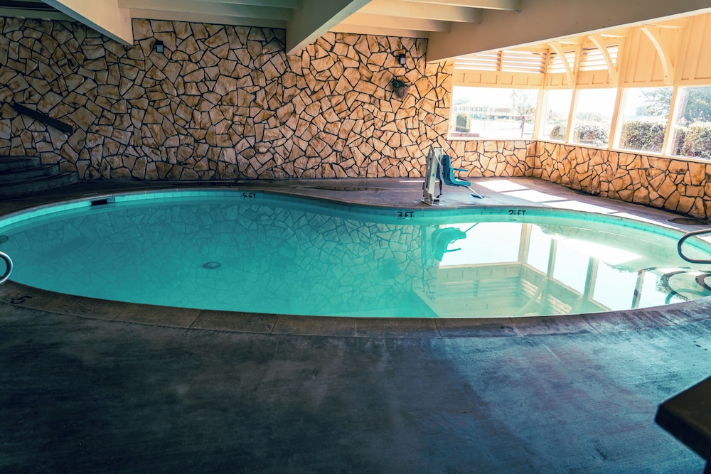 Silver Surf Motel - photo 76