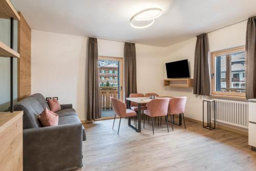Kamerloy Apartments D — 4-Star Luxury Hotel in Campitello Di Fassa, Italy