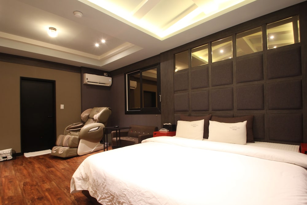 French Code Hotel - carbon neutral hotel in Changwon