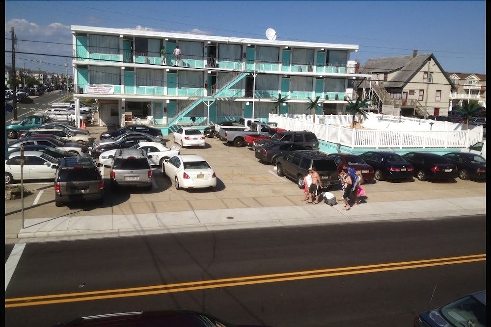 Island Breeze Motel - photo 9