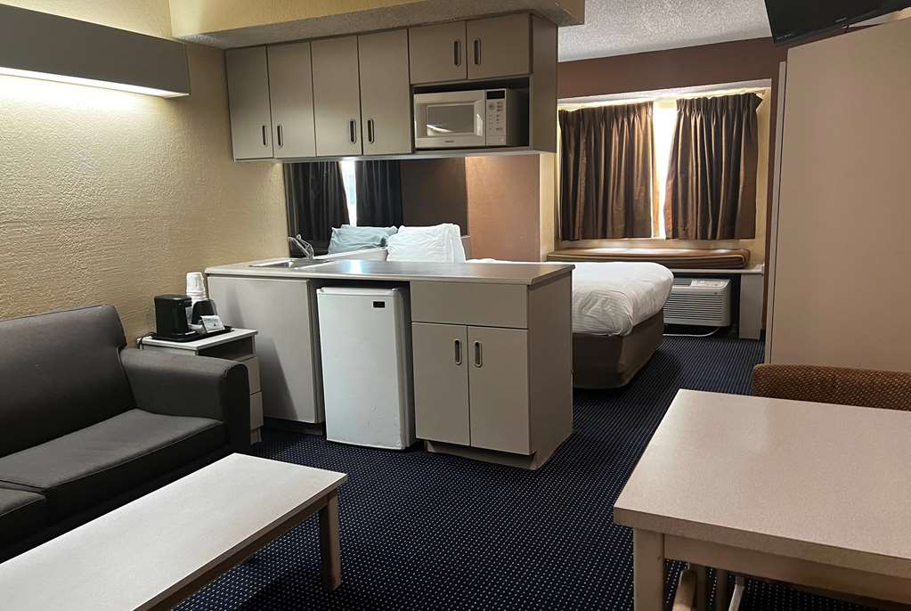 Microtel Inn & Suites by Wyndham Houston - photo 8