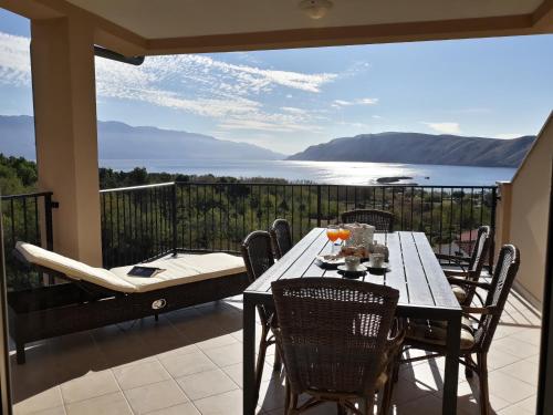 Haus Mit Meerblick — 4-Star Luxury Hotel in Lopar, Croatia