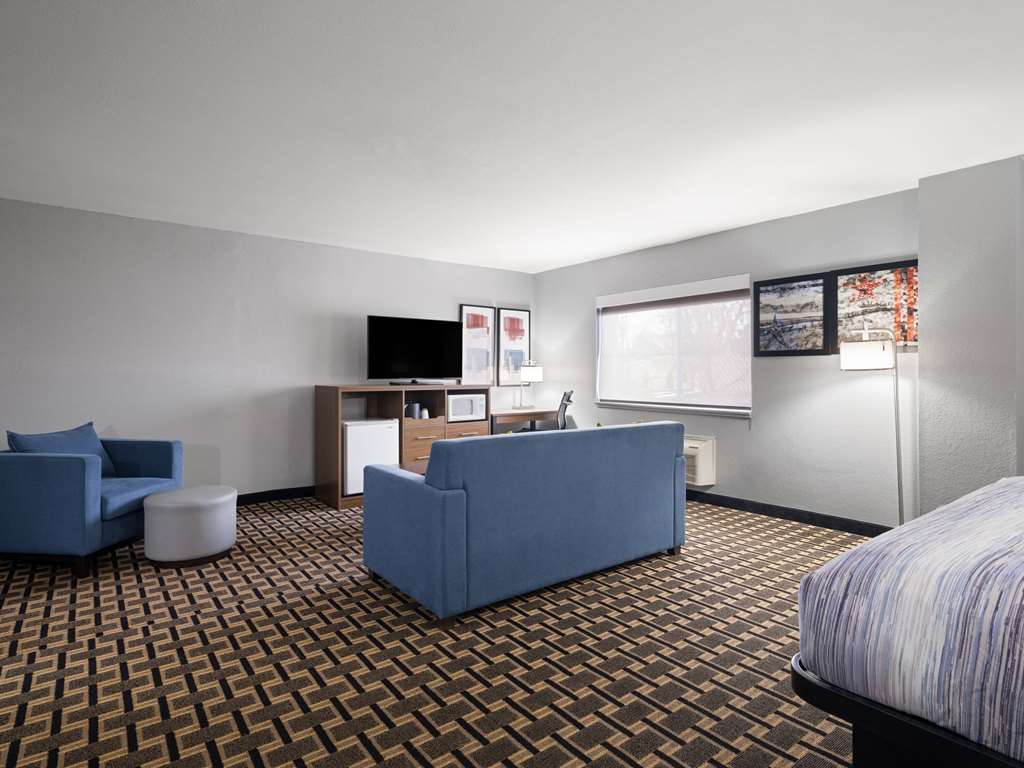 AmericInn by Wyndham Woodstock IL - photo 25
