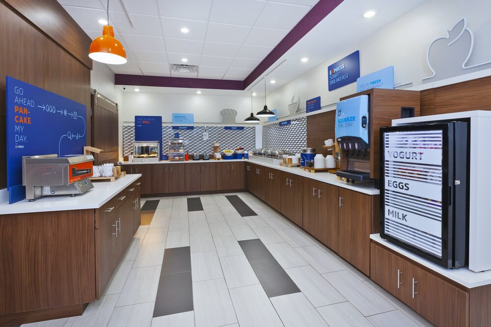 Holiday Inn Express & Suites Painesville Concord by IHG - photo 16