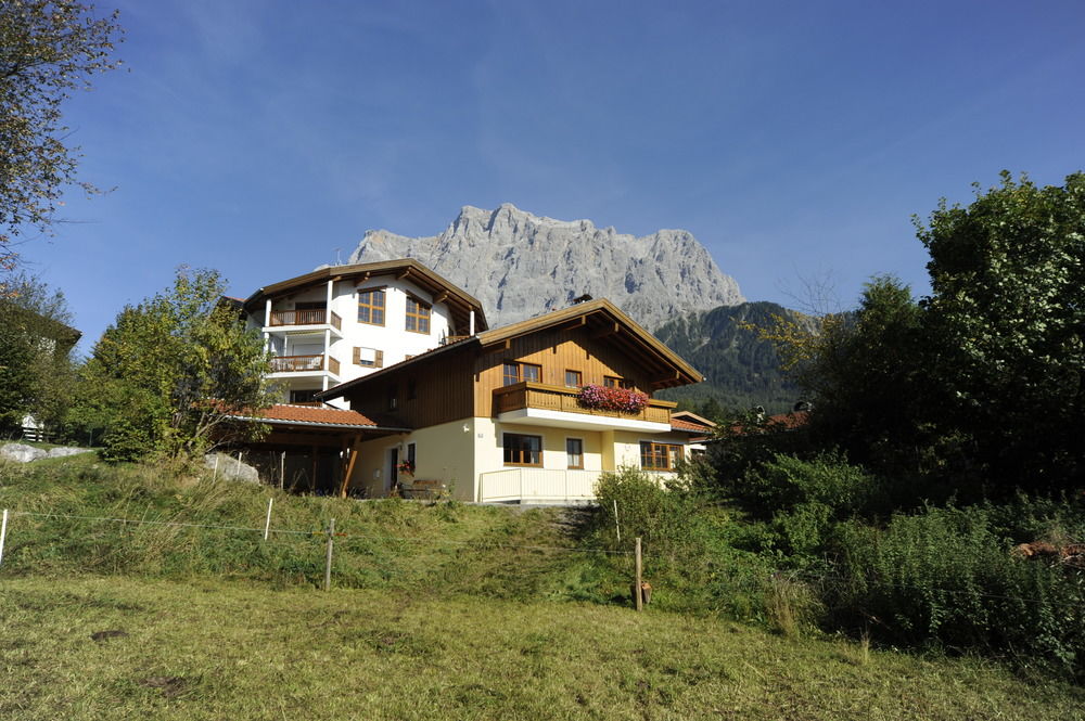 Haus Sieben Zwerge — 4-Star Luxury Hotel in Ehrwald, Austria