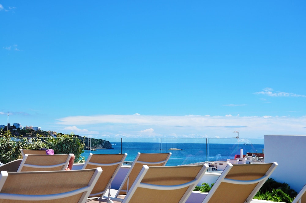 Apartaments B Llobet Sun & Confort — 4-Star Luxury Hotel in Ibiza, Spain