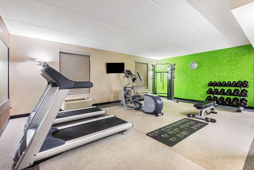 La Quinta Inn & Suites by Wyndham Jamestown - photo 9