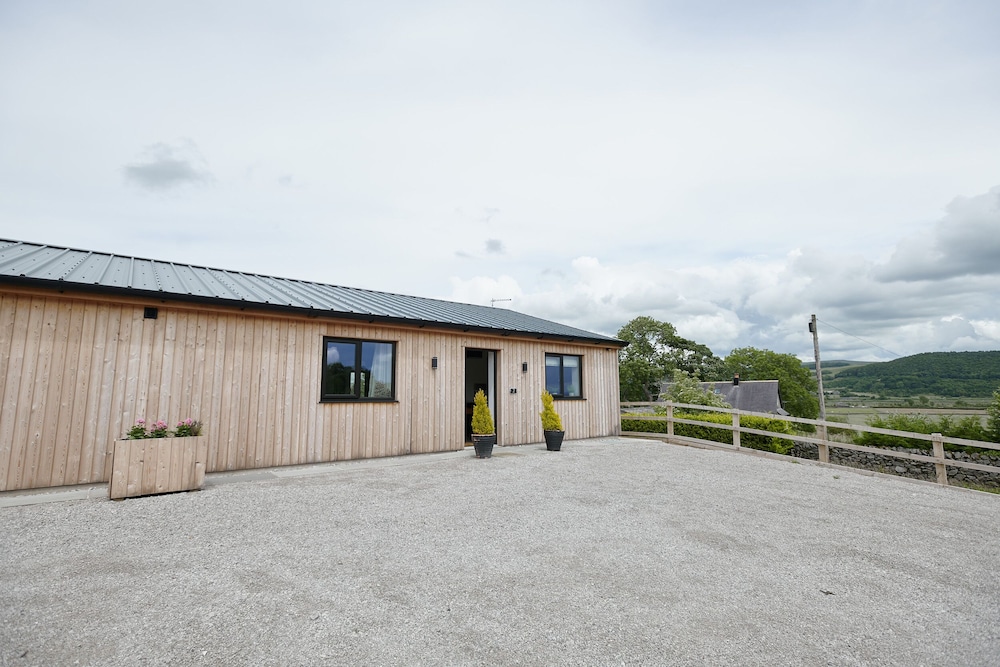 Ingleborough Lodge