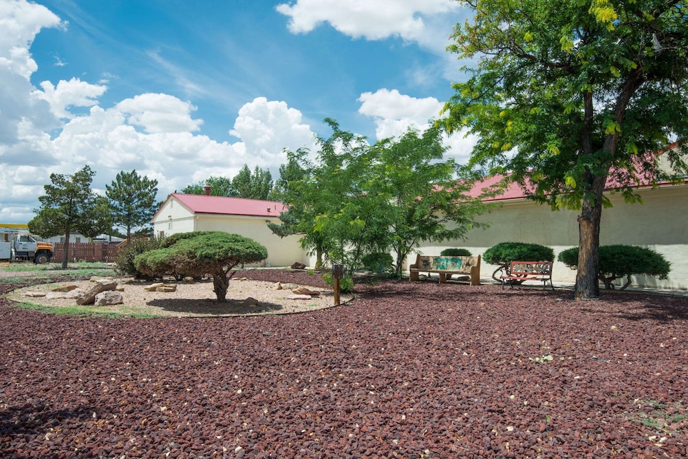 Days Inn by Wyndham Gallup - photo 12