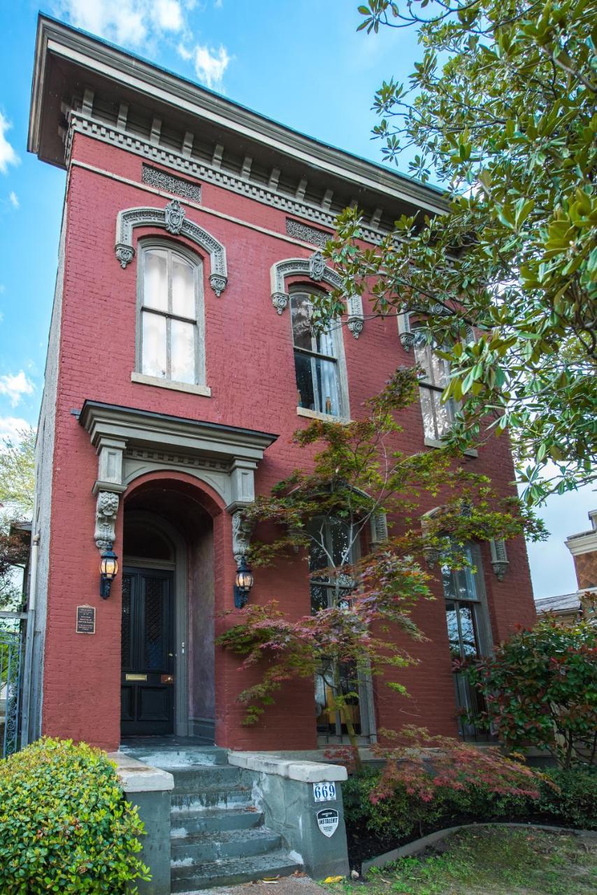 Downtown Memphis Shellcrest Apartments — 4-Star Luxury Hotel in Memphis, United States
