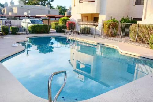Old Town Southwest Style 2BR Condo with Pool and Hot Tub — 4-Star Luxury Hotel in Scottsdale, United States
