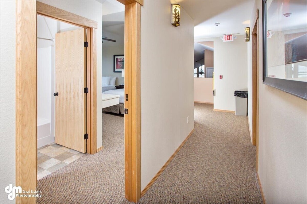 Kenai Airport Hotel - photo 25