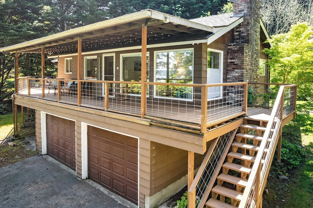 Eagles Watch by AvantStay Large Deck w Views - photo 22