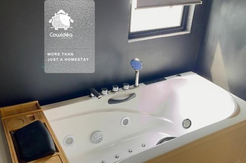 Austin Crest BBQ & Mahjong & WIFI #4BR3B #8pax by Cowidea in Johor Bahru, Malaysia