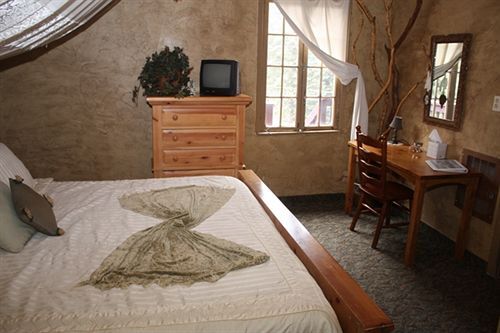 The Historic Brook Forest Inn - photo 4