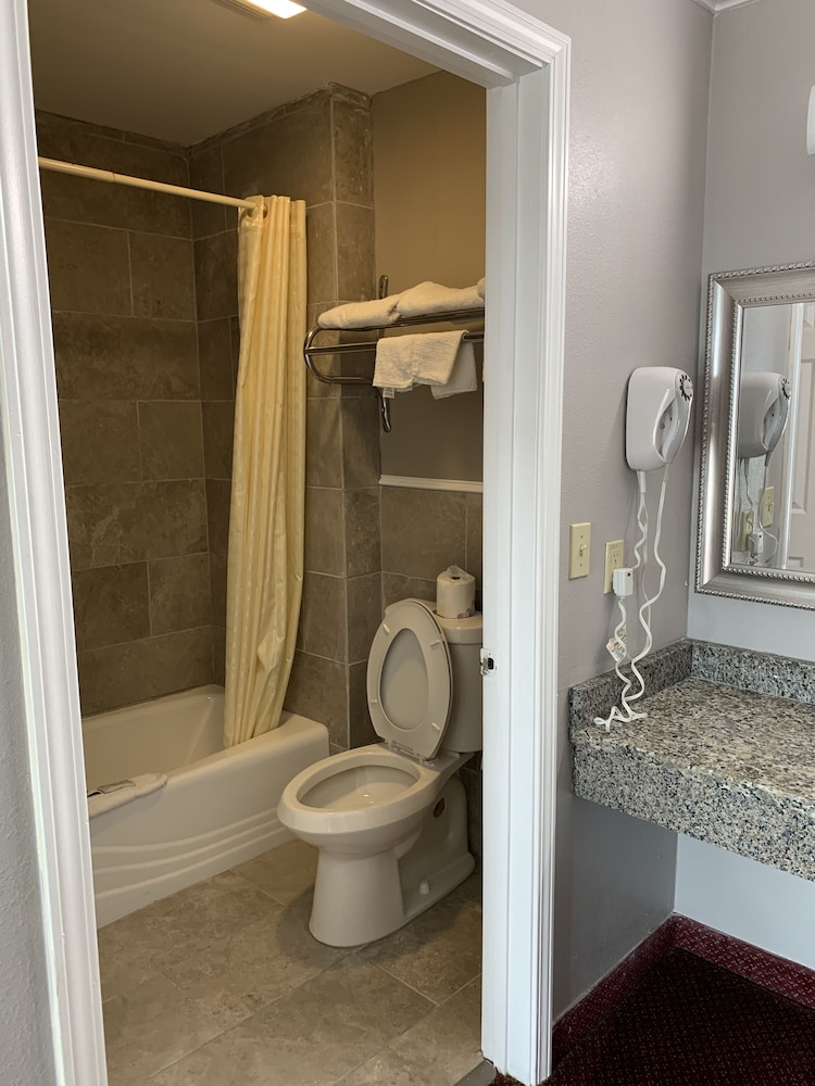 Bayfront Inn Biloxi - photo 22
