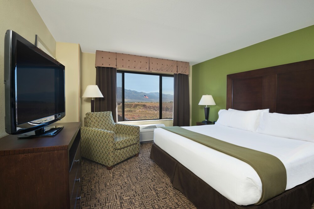 Holiday Inn Express Hotel & Suites Richfield by IHG - photo 18