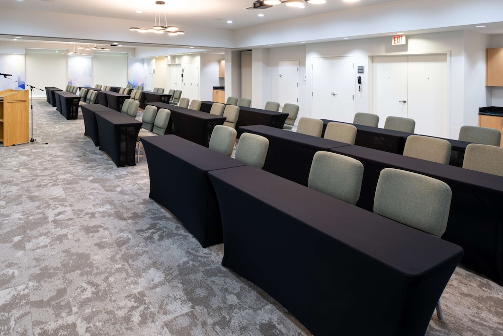 Hilton Garden Inn Denton - photo 41