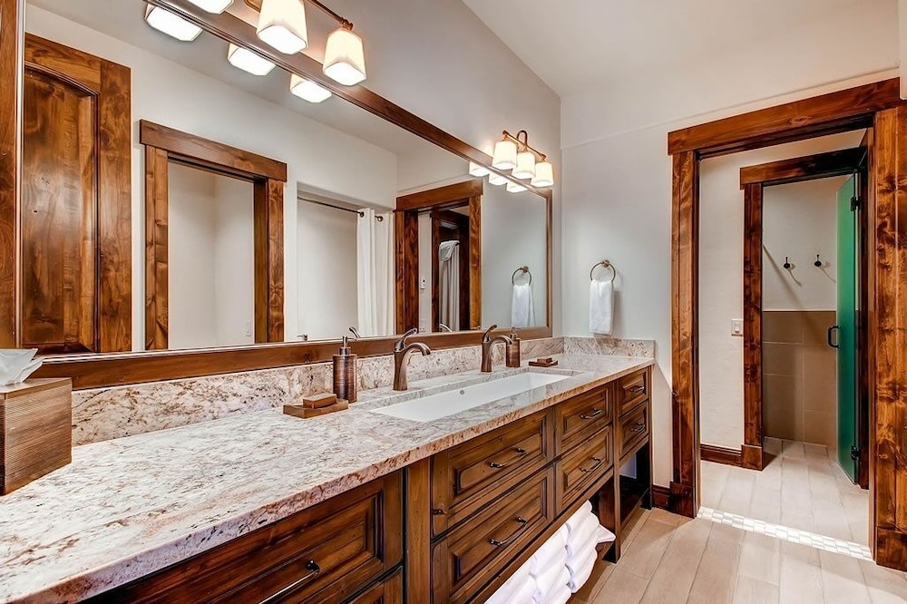 Slopeside Manor On Peak 8 By Pinnacle Lodging - photo 32