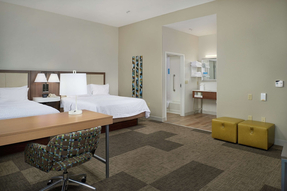 Hampton Inn & Suites Rogers - photo 12