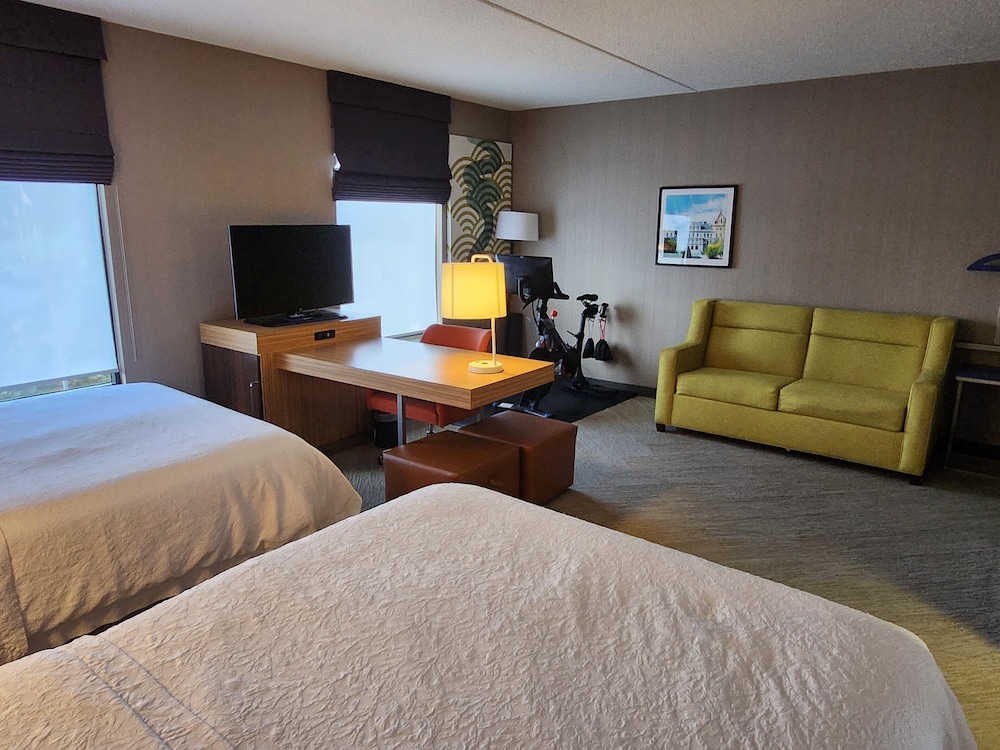 Hampton Inn & Suites Albany Airport - photo 14