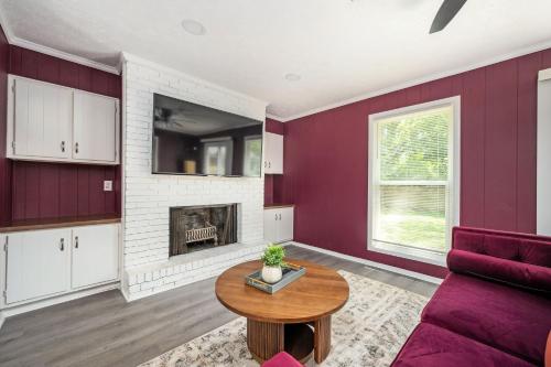 Family & Dog Friendly 4BD 3BA in Stone Mountain — hotel in Stone Mountain