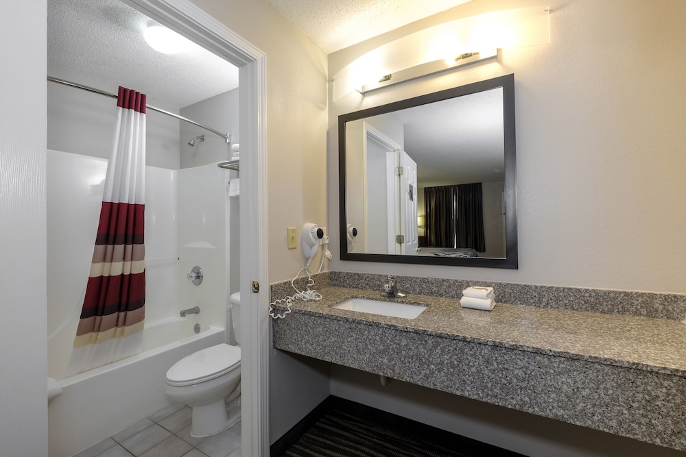 Red Roof Inn Defuniak Springs - photo 19