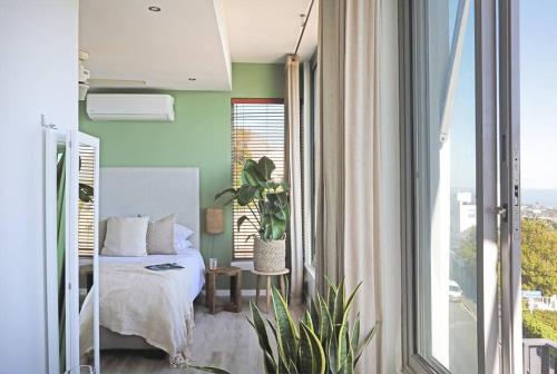 Cozy Studio Apartment Number 4705 — 4-Star Luxury Hotel in Cape Town, South Africa