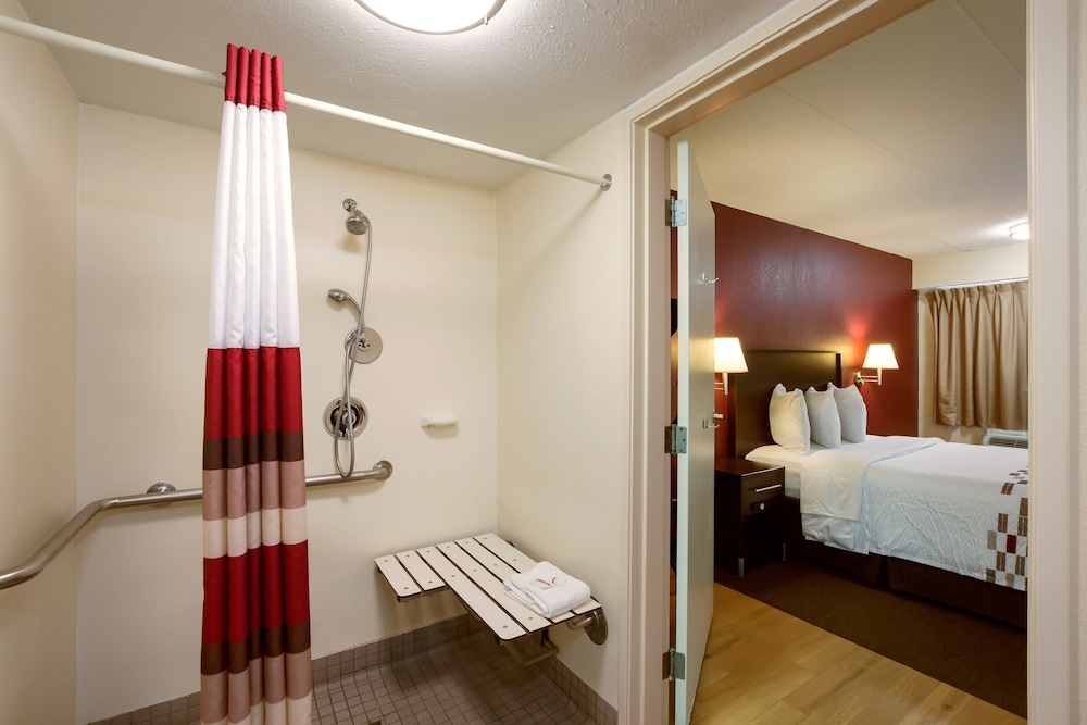 Red Roof Inn Grand Rapids Airport - photo 30