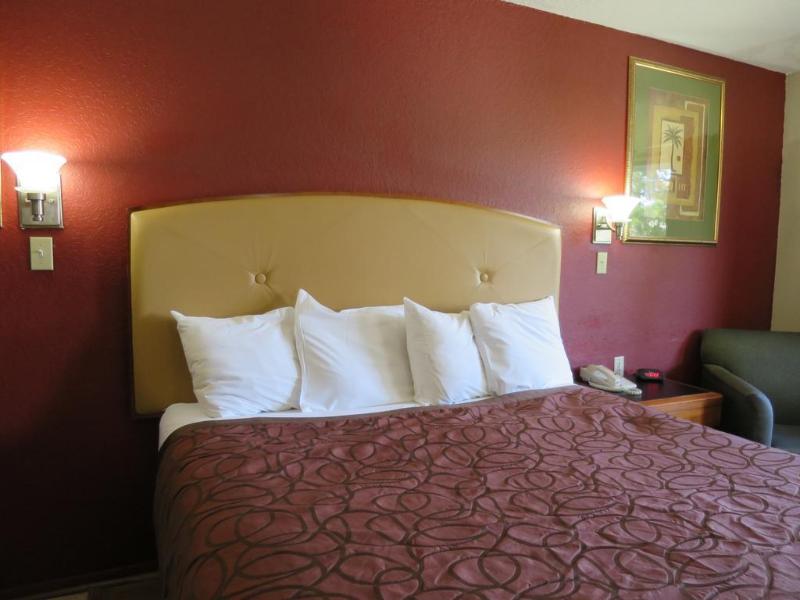 Red Roof Inn Panama City Beach - photo 17