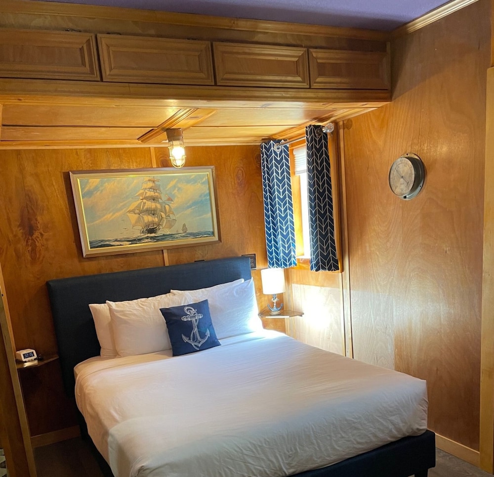 Anchor Inn Resort - photo 31