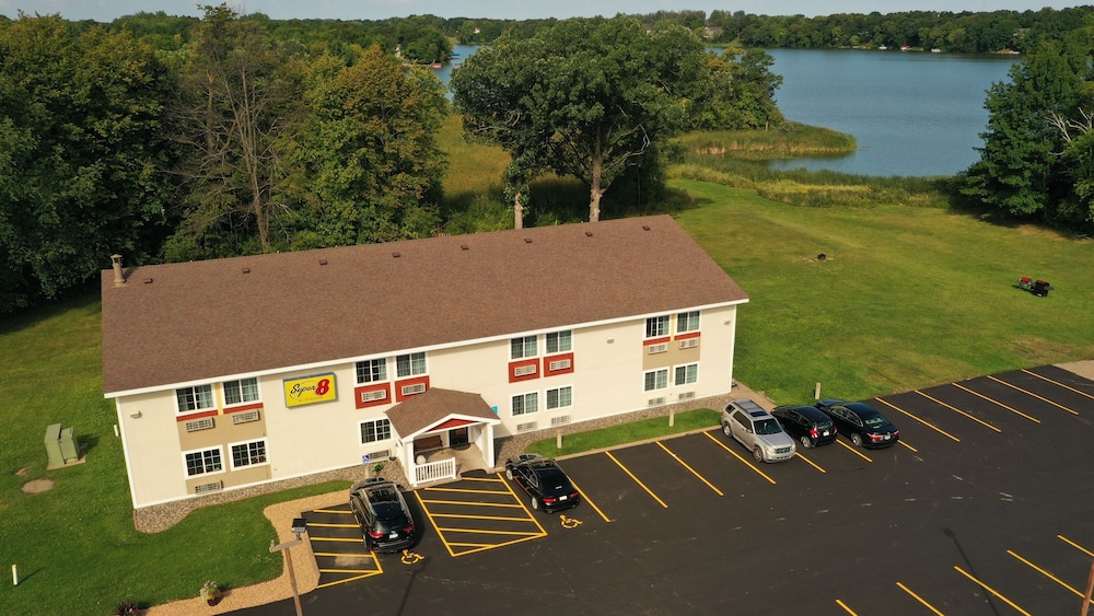 Super 8 by Wyndham Chisago City - photo 40