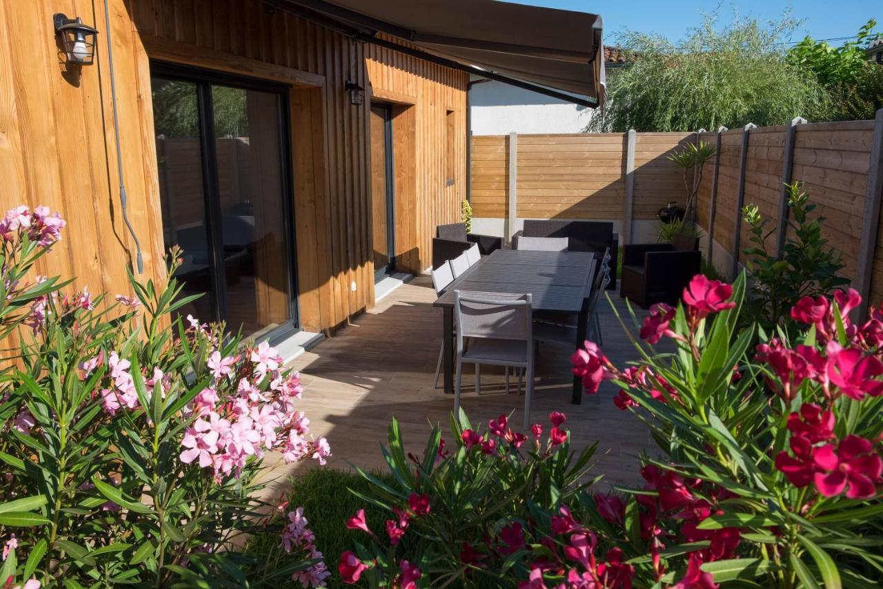 Maison Bassin D'arcachon Ares Proche Plage Et Commerces 3 Chambres 8 Personnes Climatisation — 4-Star Luxury Hotel in Ares, France