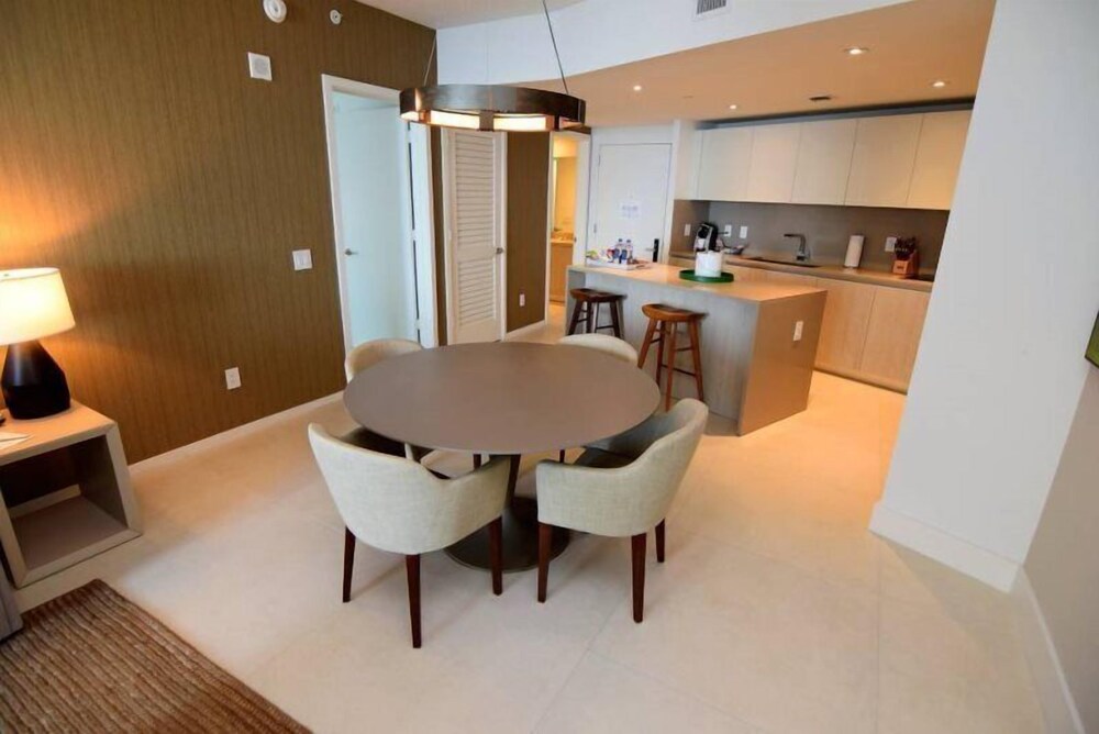 Best Ocean & Bay Views 2 Bed 2 Bath @ Hyde Resort - photo 14