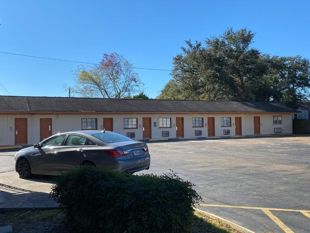 Relax Inn Plaquemine - photo 31