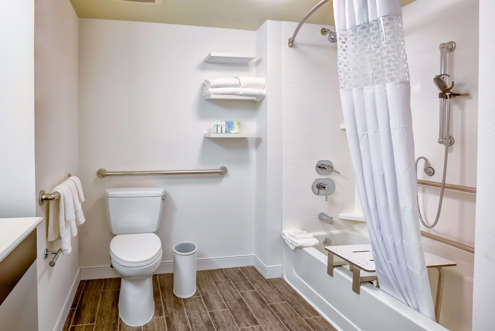 Hampton Inn Boston Norwood - photo 32