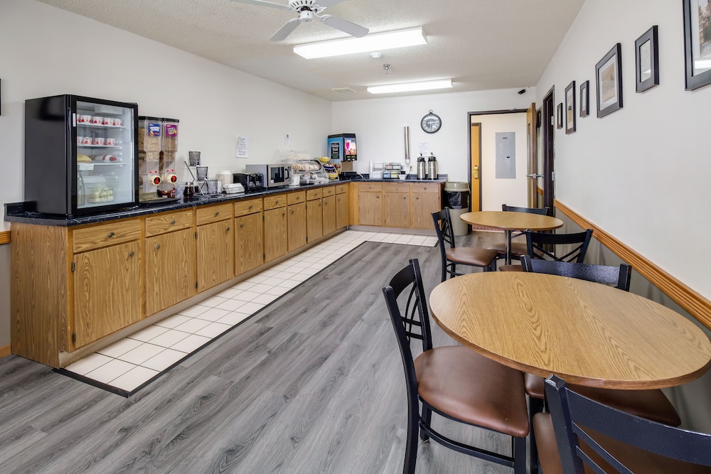 Alliance Hotel & Suites a Howard Johnson by Wyndham - photo 29