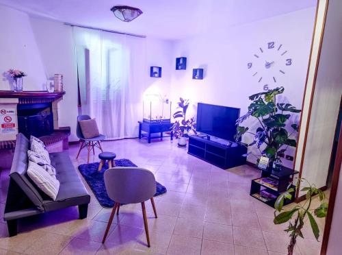 Charlie's Home Arezzo Appartamento B&B Arezzo con Parcheggio privato Arezzo Città del Natale 2023 Centro Arezzo Fiere e Congressi Mercatini Natale Arezzo Casa di Babbo Natale e Villaggio Tirolese 2023 — 4-Star Luxury Hotel in Arezzo, Italy