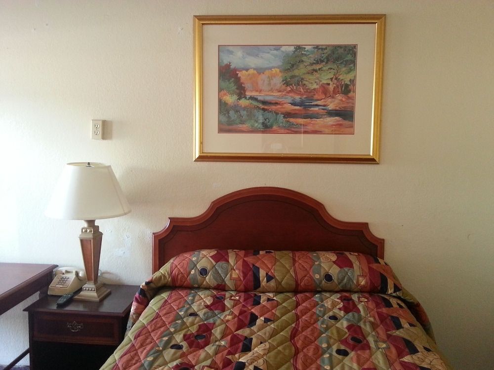 Downtowner Motel - photo 9