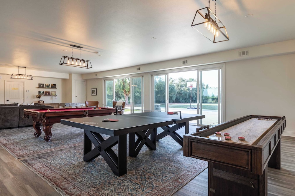 Sleeps 20 Vineyard Estate w Resort Pool Spa Game Room Wilson Creek Manor by AvantStay - photo 16