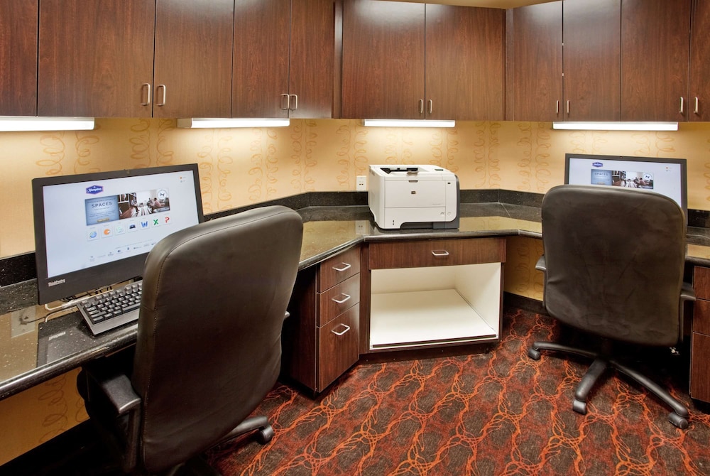 Hampton Inn & Suites Dickinson - photo 63