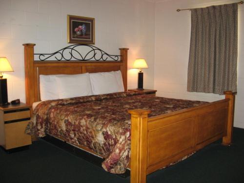 White Columns Motel - photo 15