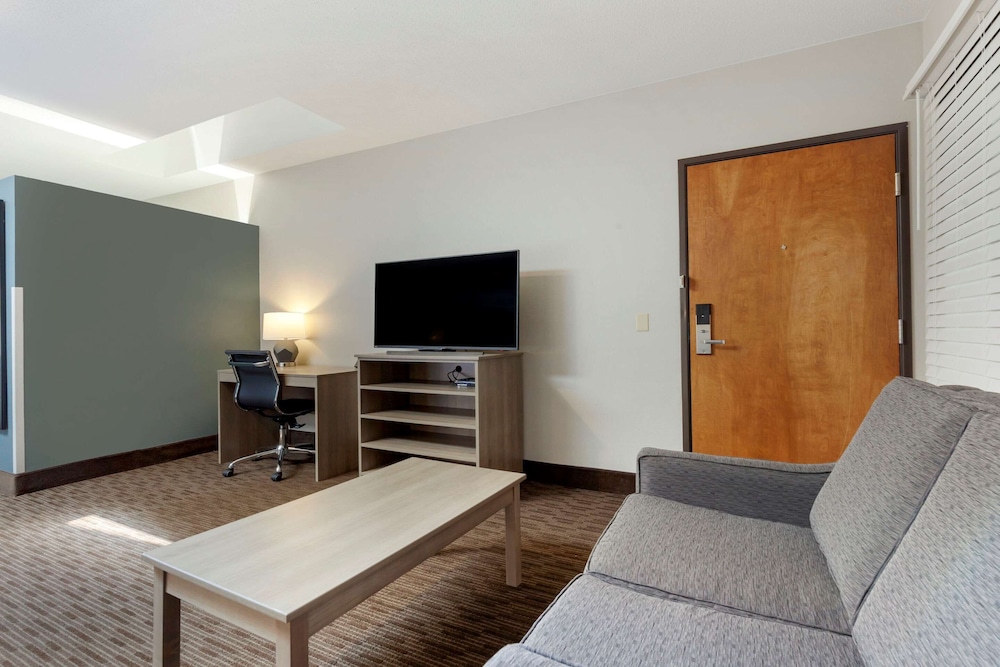 Red Roof Inn & Suites Tomah - photo 9