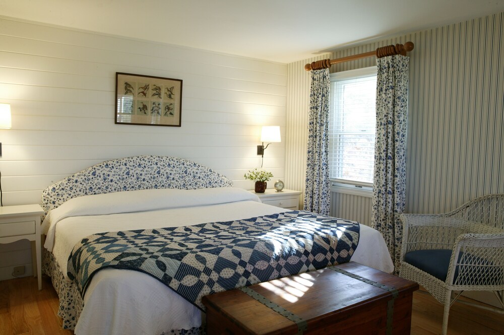 Menemsha Inn - photo 12