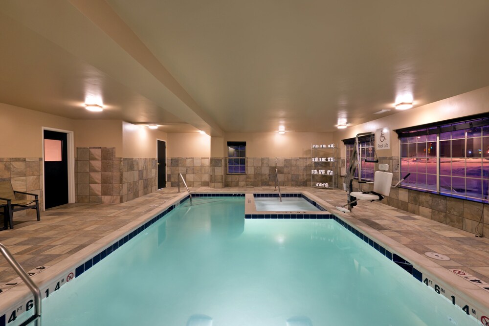 Holiday Inn Express & Suites Fraser Winter Park Area by IHG - photo 30