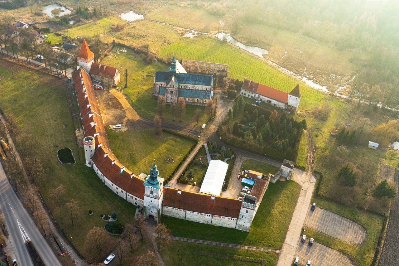 Hotel Podklasztorze — hotel in Sulejow