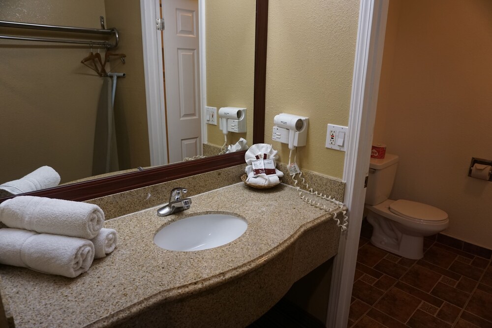 Hollywood Inn Express North - photo 19